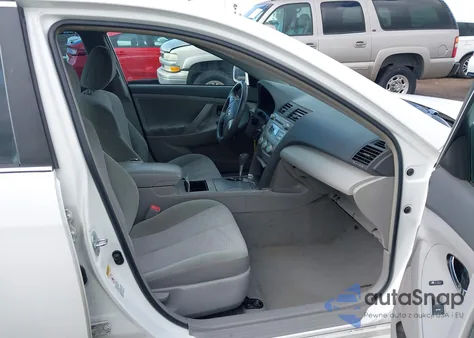 2011 Toyota Camry z USA, uszkodzony, nr VIN 4T4BF3EK2BR187922